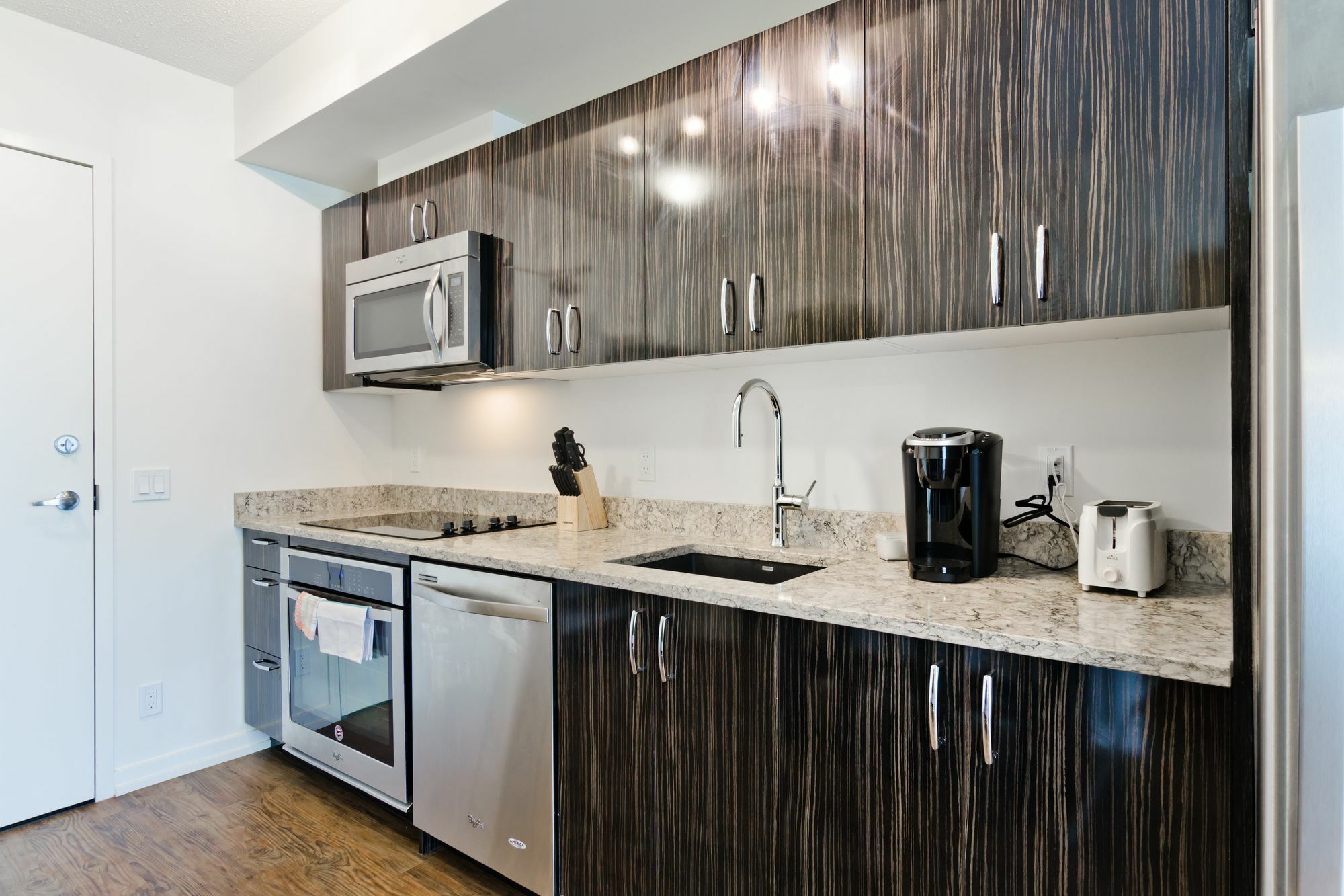 Suite Digs N3 YYC Exteriör bild