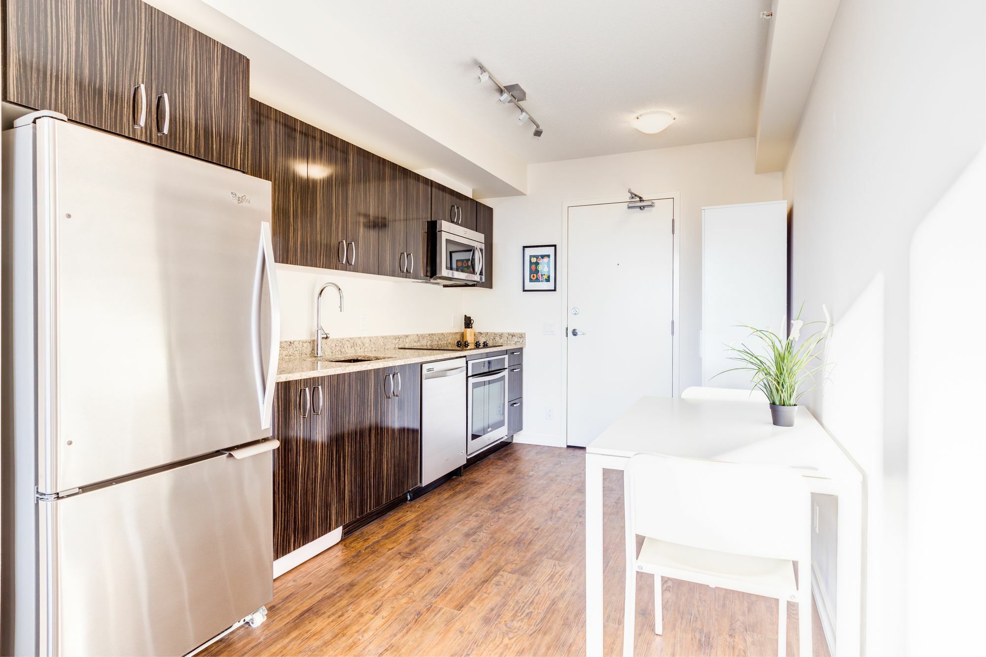 Suite Digs N3 YYC Exteriör bild