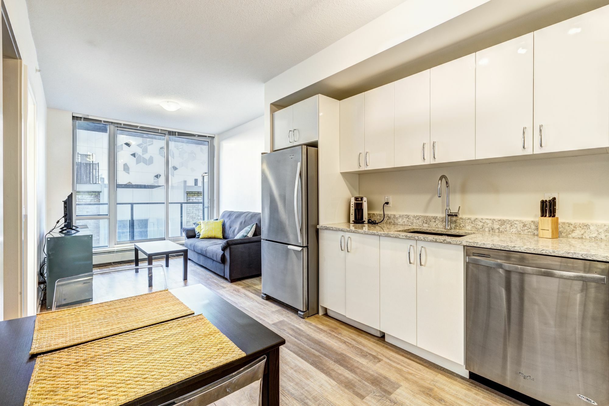 Suite Digs N3 YYC Exteriör bild
